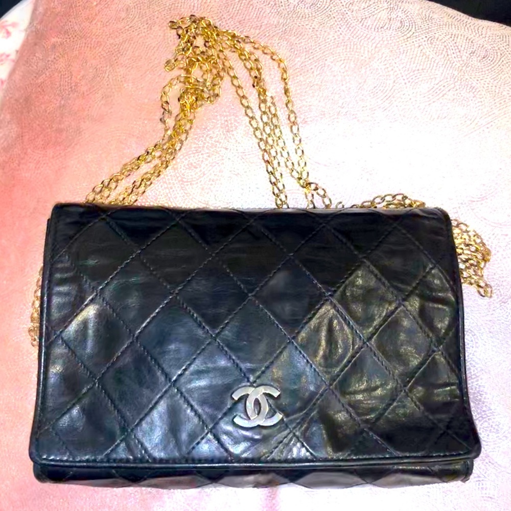 Authentic CHANEL Lambskin Quilted Bag